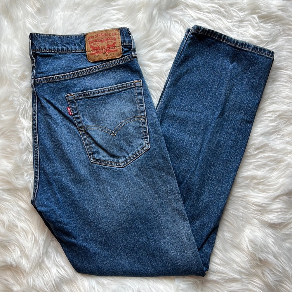 Levis 514 Distressed‎ Jeans